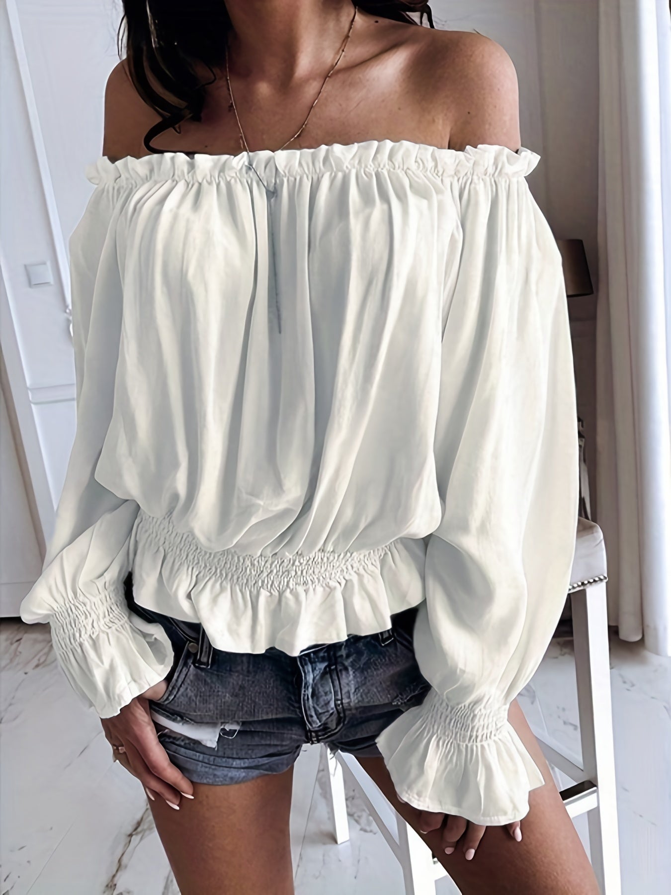 Weiße Rüschenbluse mit langen Ärmeln - Clara