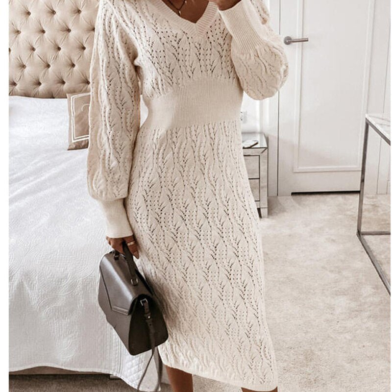 Weißes Strickkleid mit V-Ausschnitt – Clara