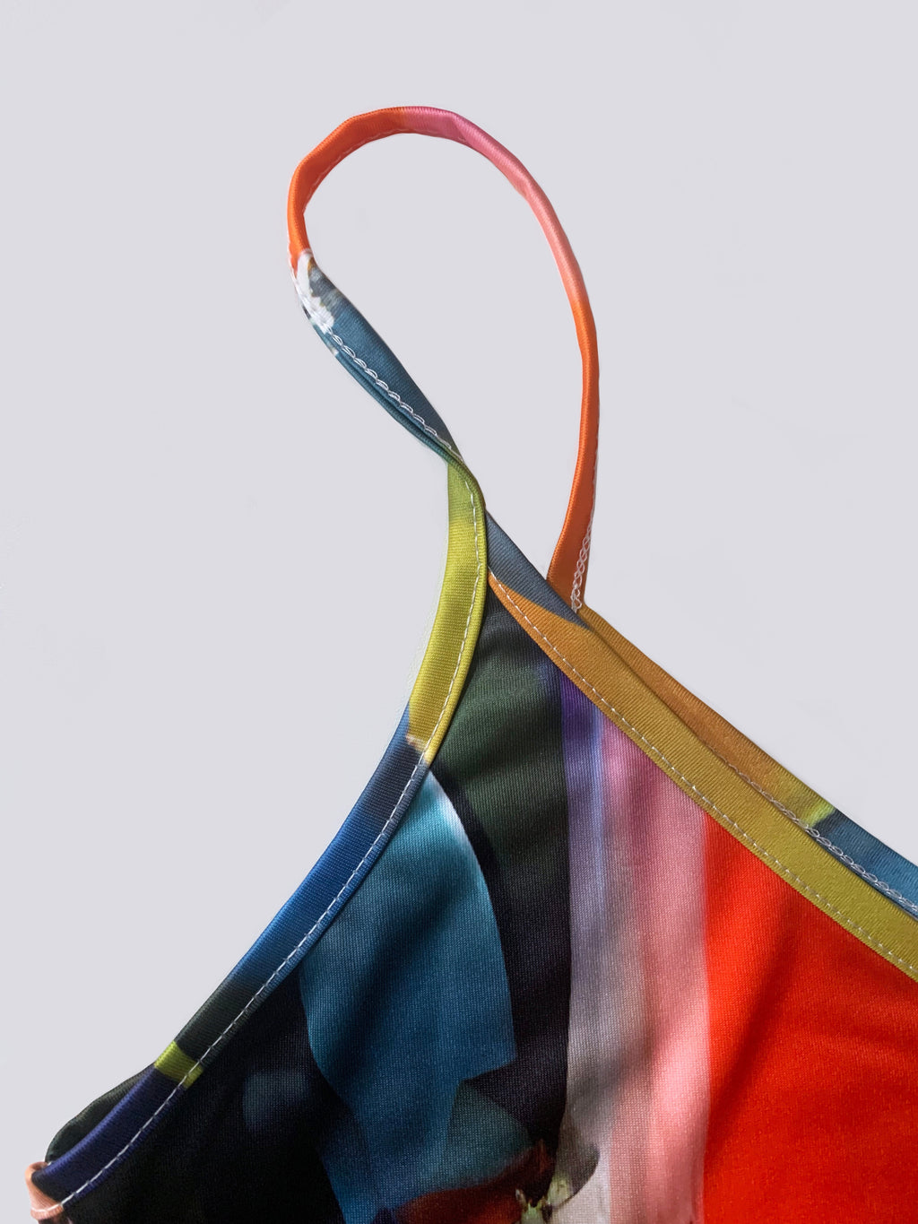 Rückenfreies Abstrakt-Print Kleid - Lena