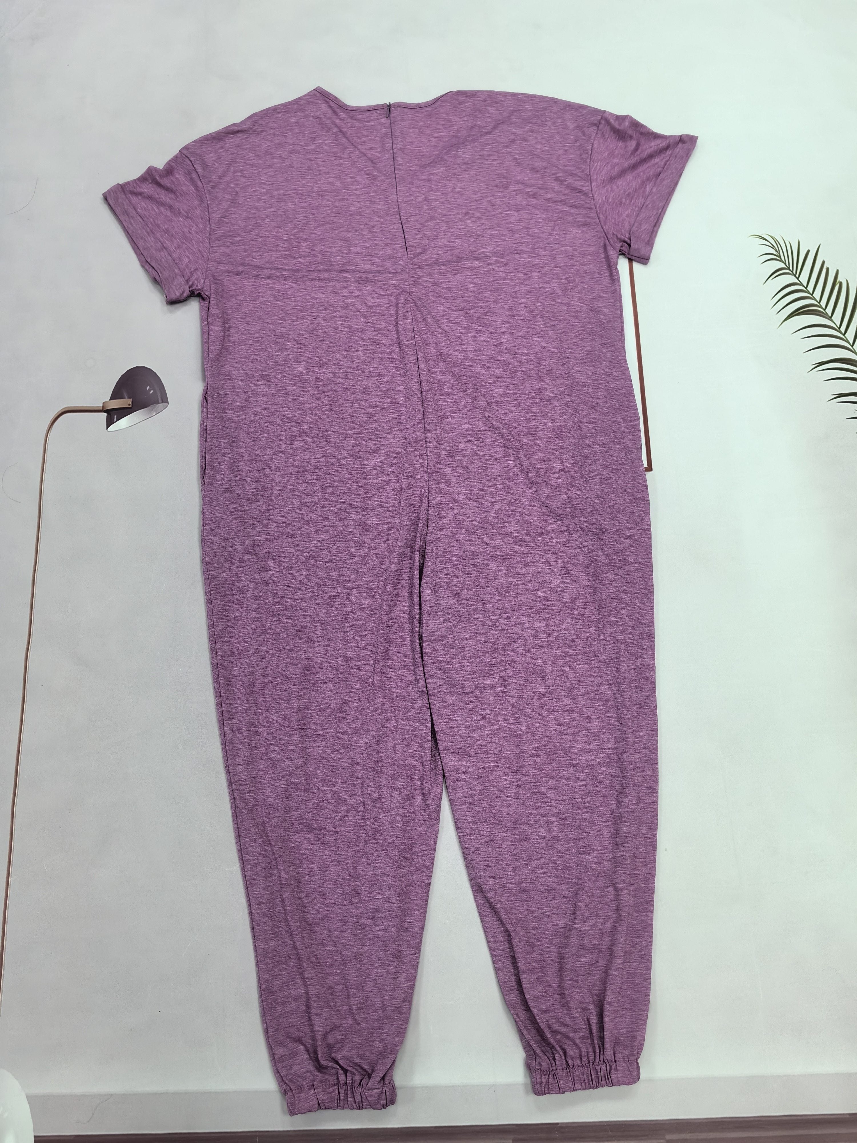 Rosa V-Ausschnitt Jumpsuit - Lena