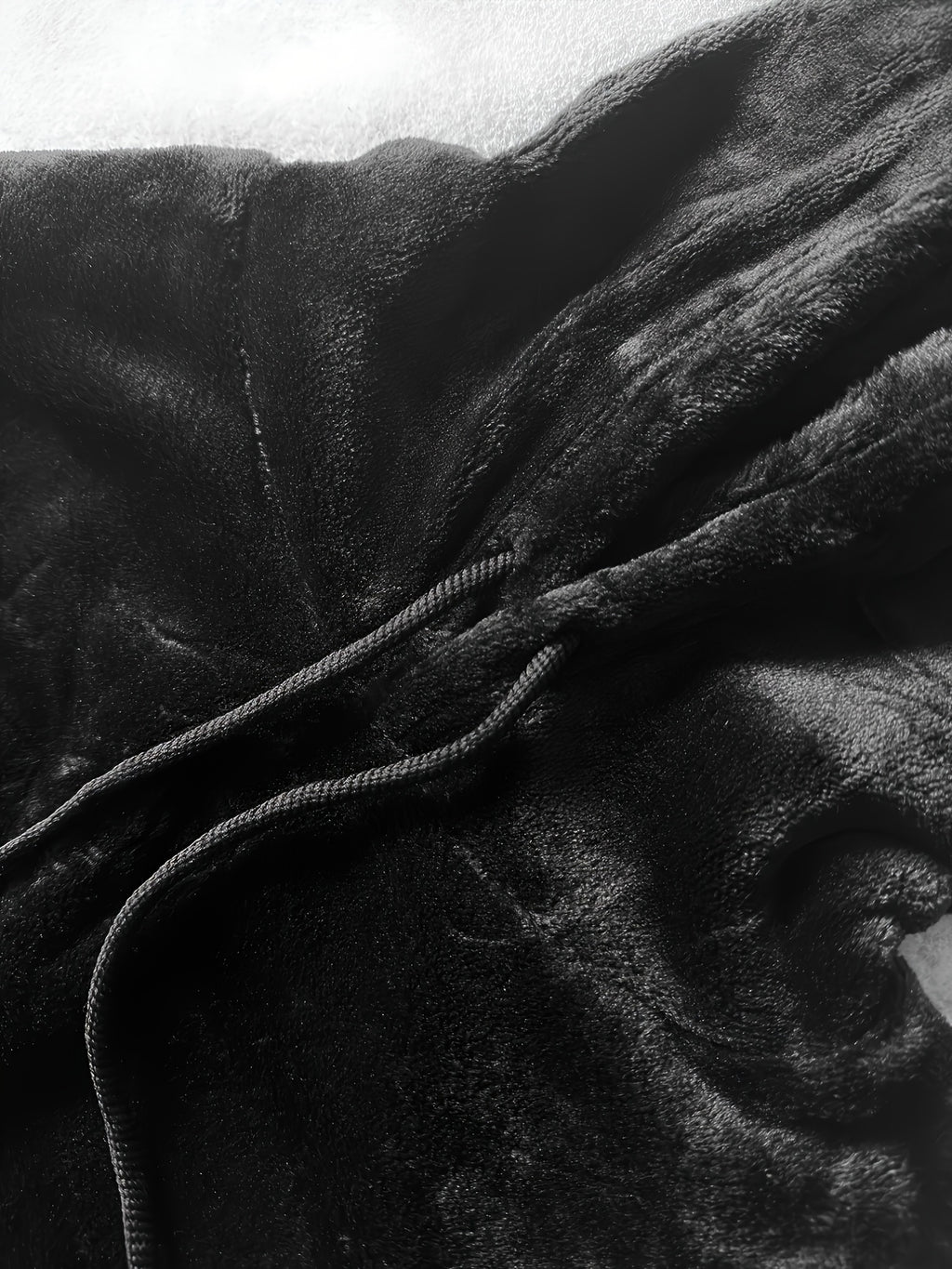 Schwarze Kapuzenjacke mit Plüschfutter - Leon