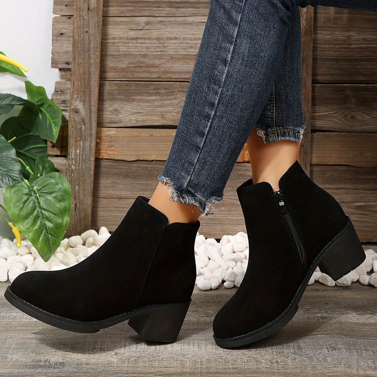 Schwarze Stiefeletten mit Blockabsatz und Reißverschluss - Mila