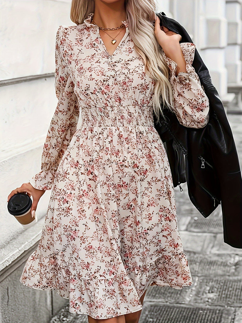 Weißes Blumenkleid - Fleur