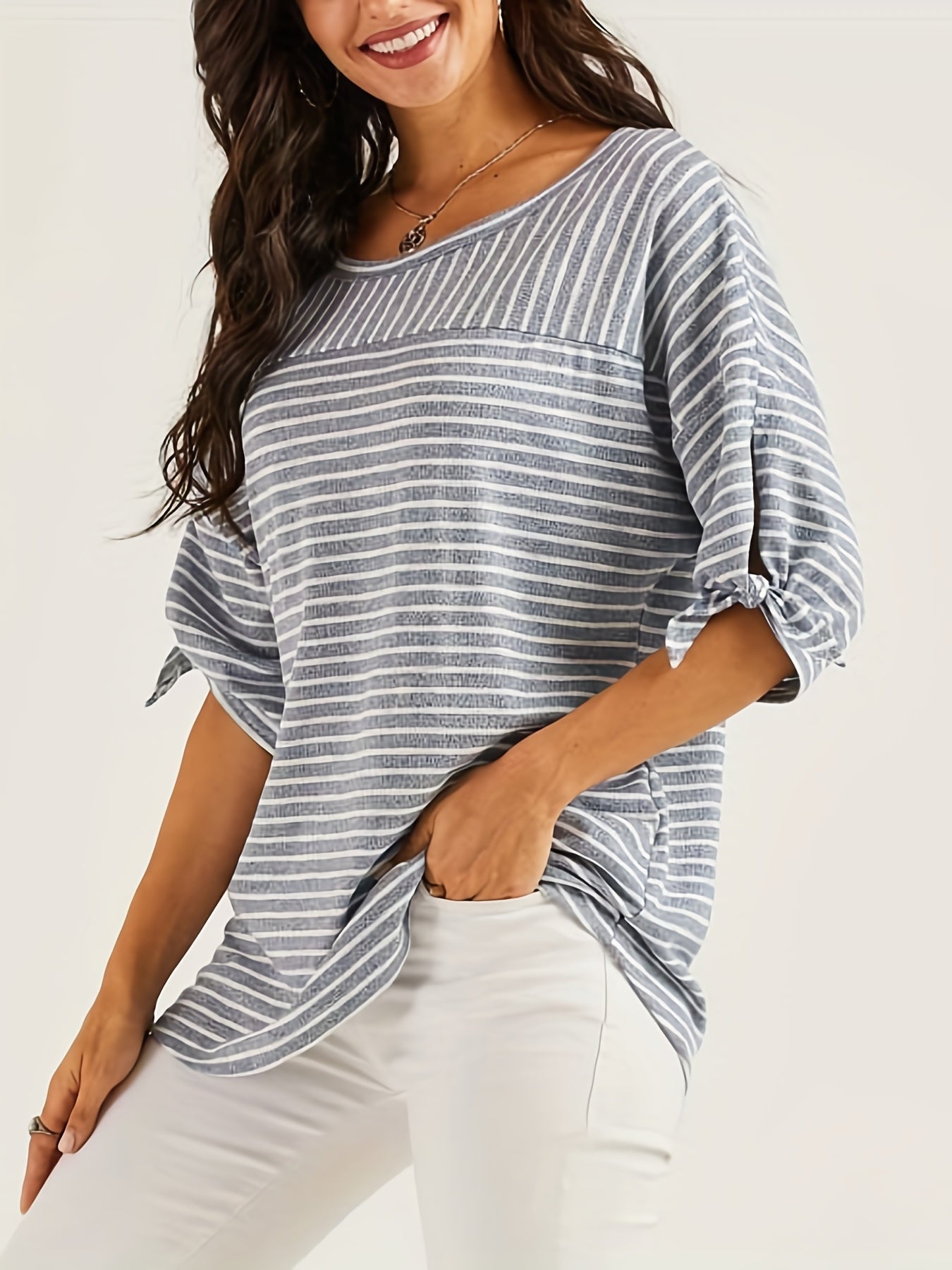Graues Gestreiftes T-Shirt mit Knotendetail - Jade