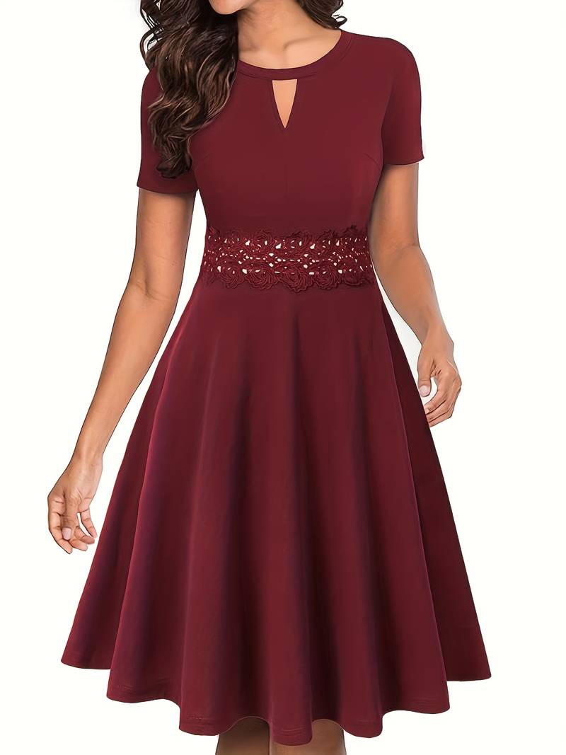 Eva's Blaues Kleid mit Kontrastierender Spitze und Akzentuierter Taille