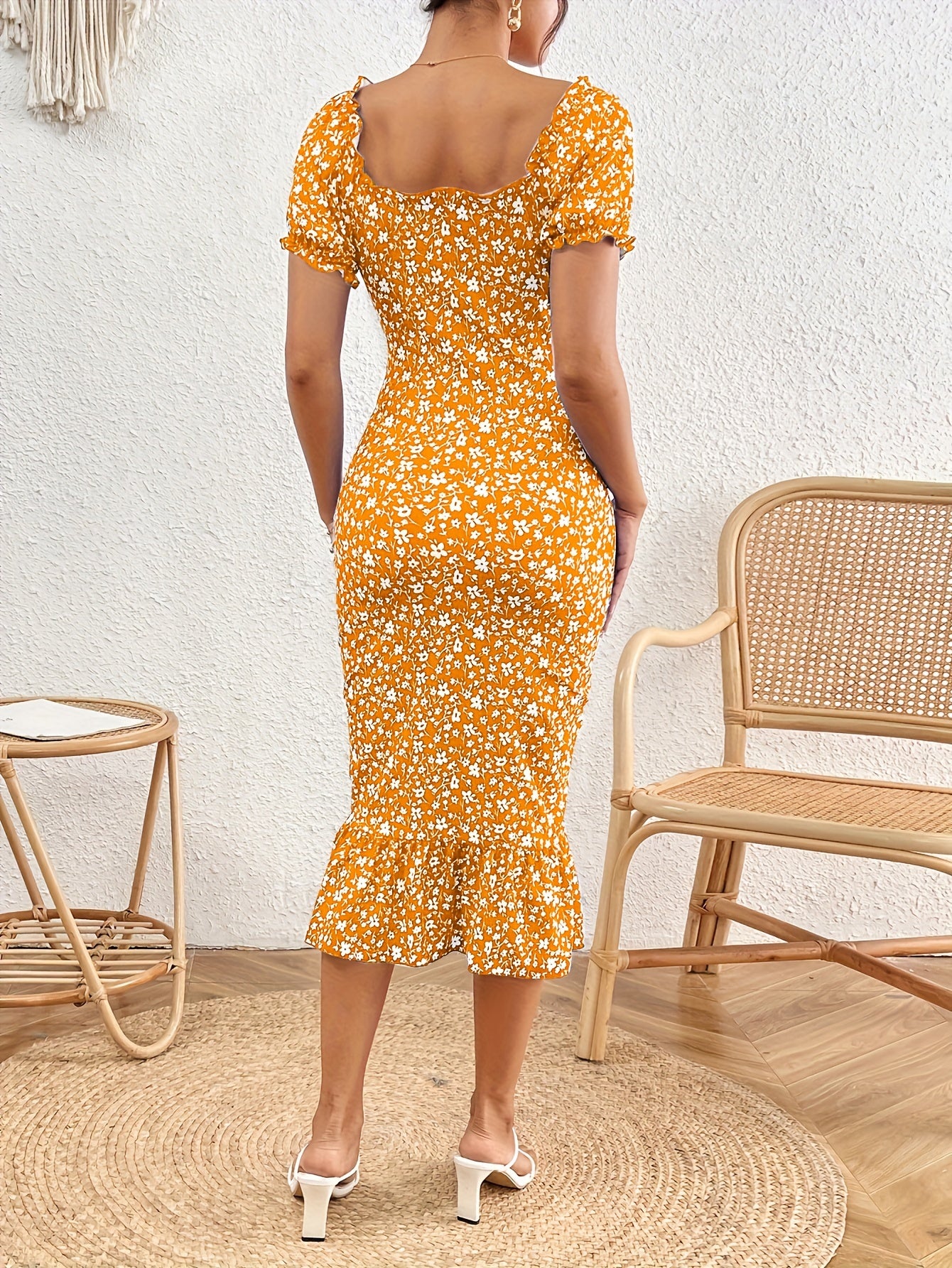 Blaues Blumenkleid mit quadratischem Ausschnitt - Alina