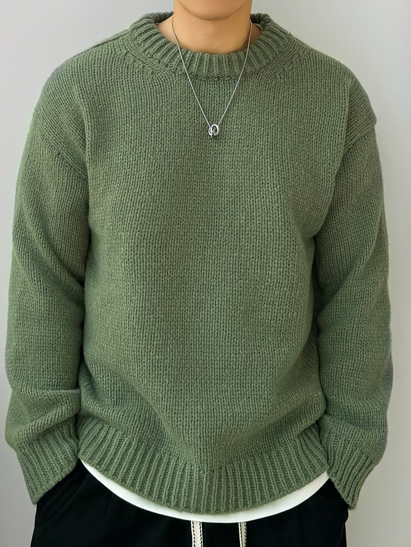 Olivgrüner Strickpullover mit Rundhalsausschnitt - Finn