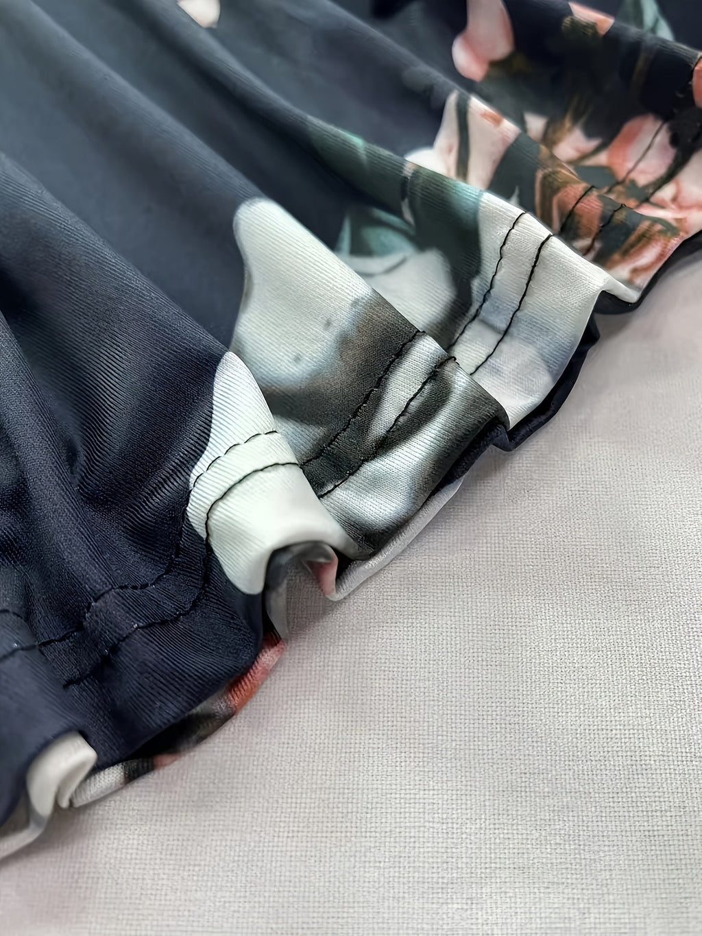 Pastellblaue Blumen-Kleid mit Bindegürtel - Liana