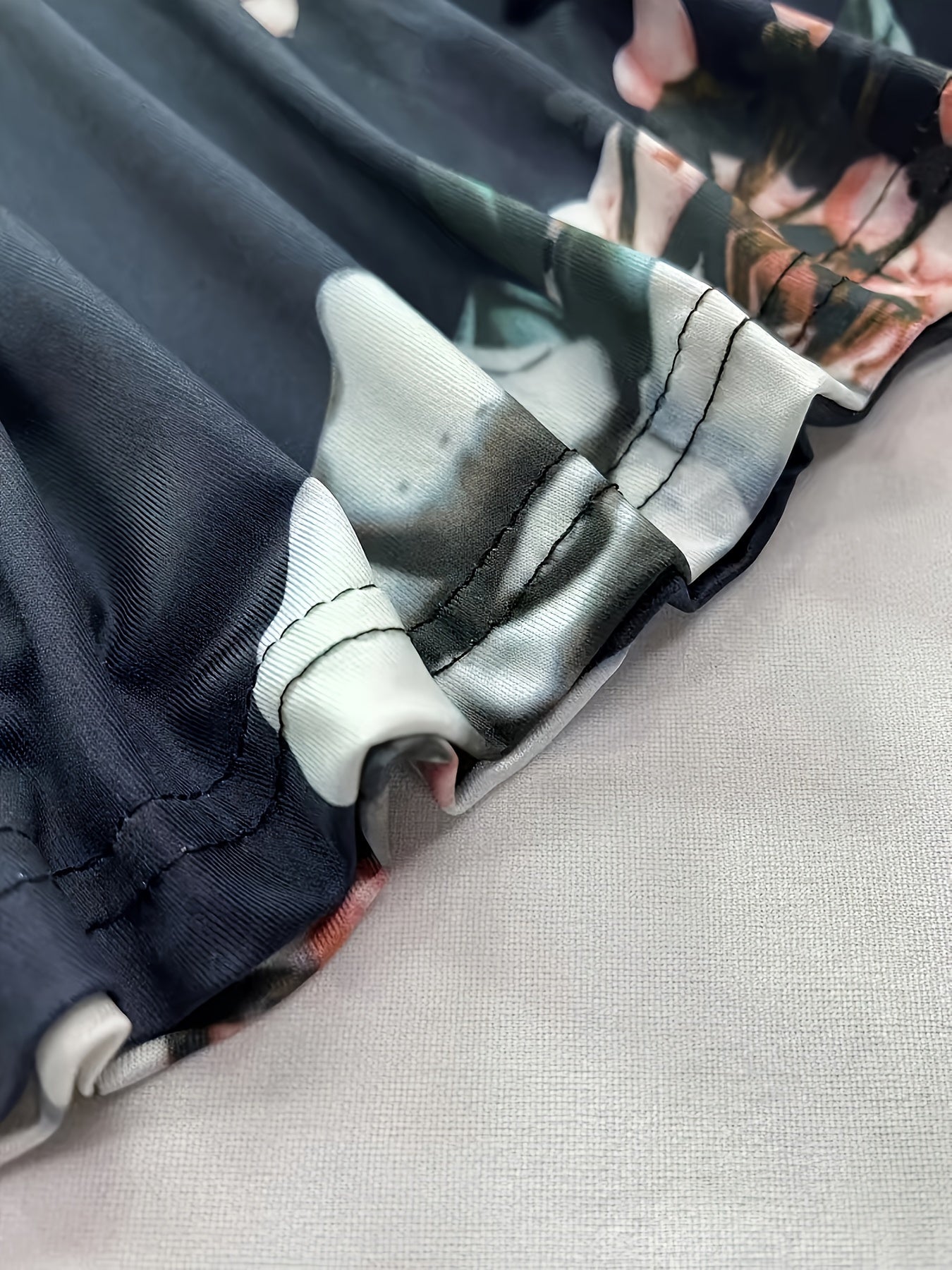 Pastellblaue Blumen-Kleid mit Bindegürtel - Liana