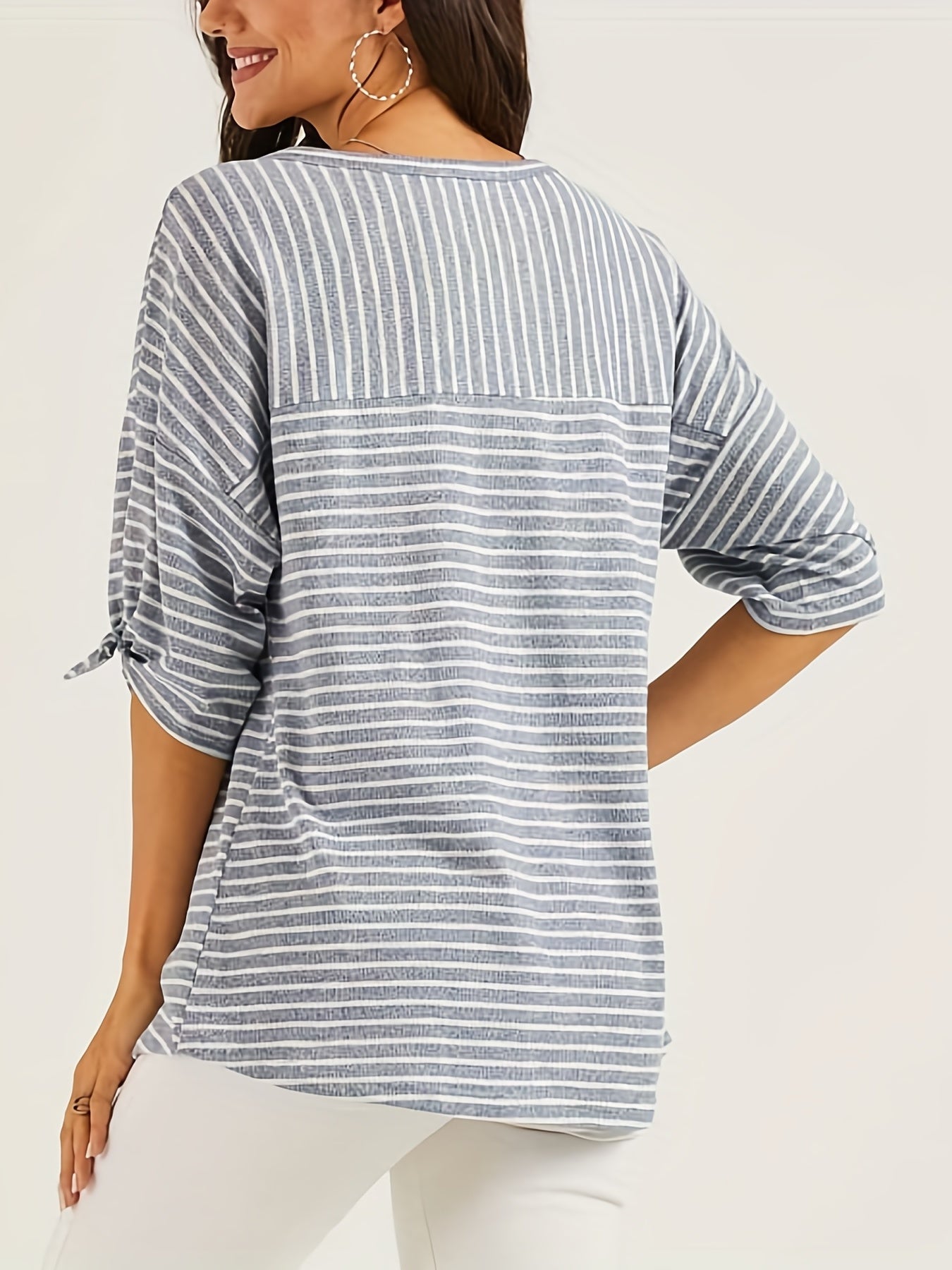Graues Gestreiftes T-Shirt mit Knotendetail - Jade