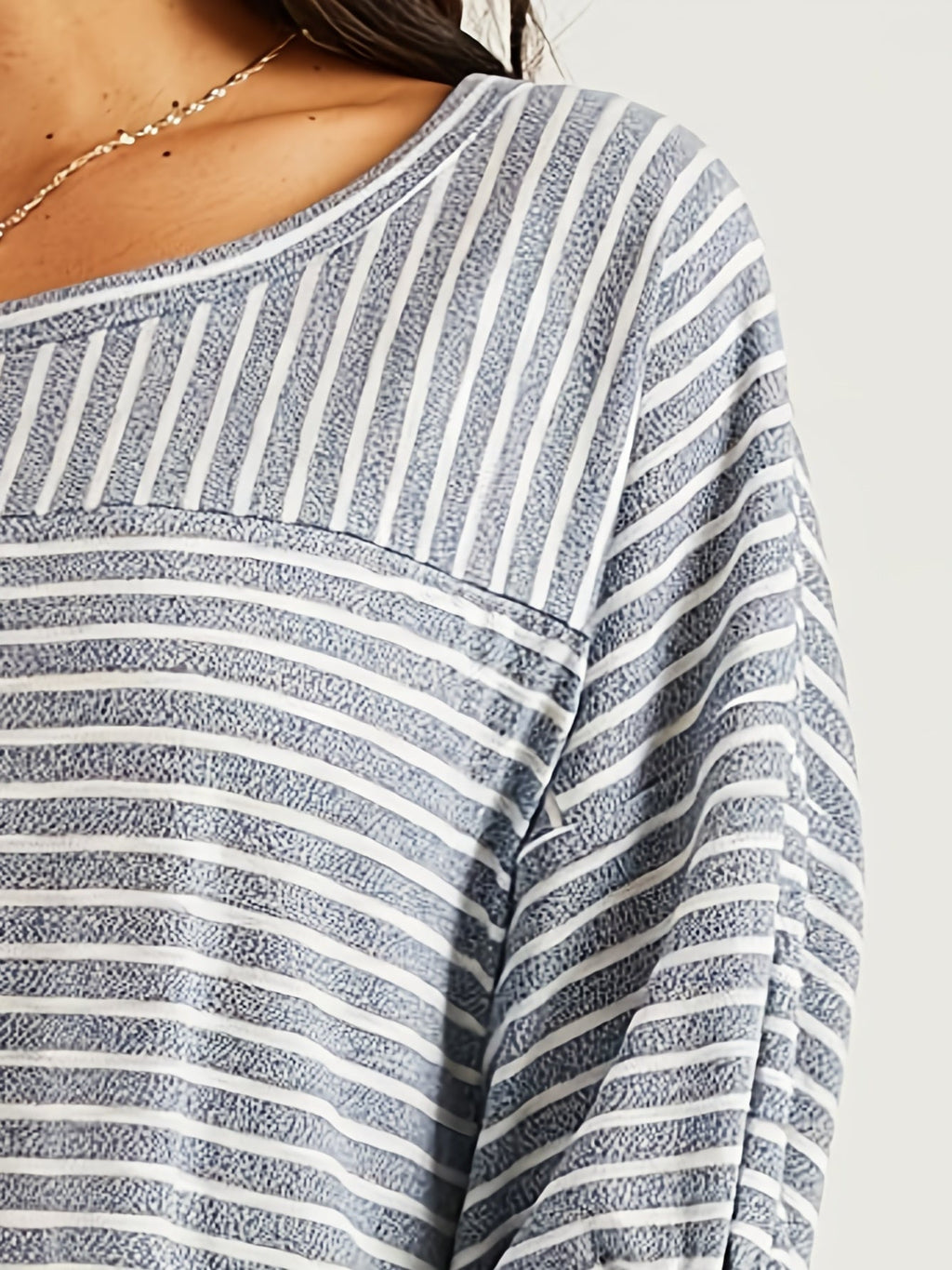 Graues Gestreiftes T-Shirt mit Knotendetail - Jade