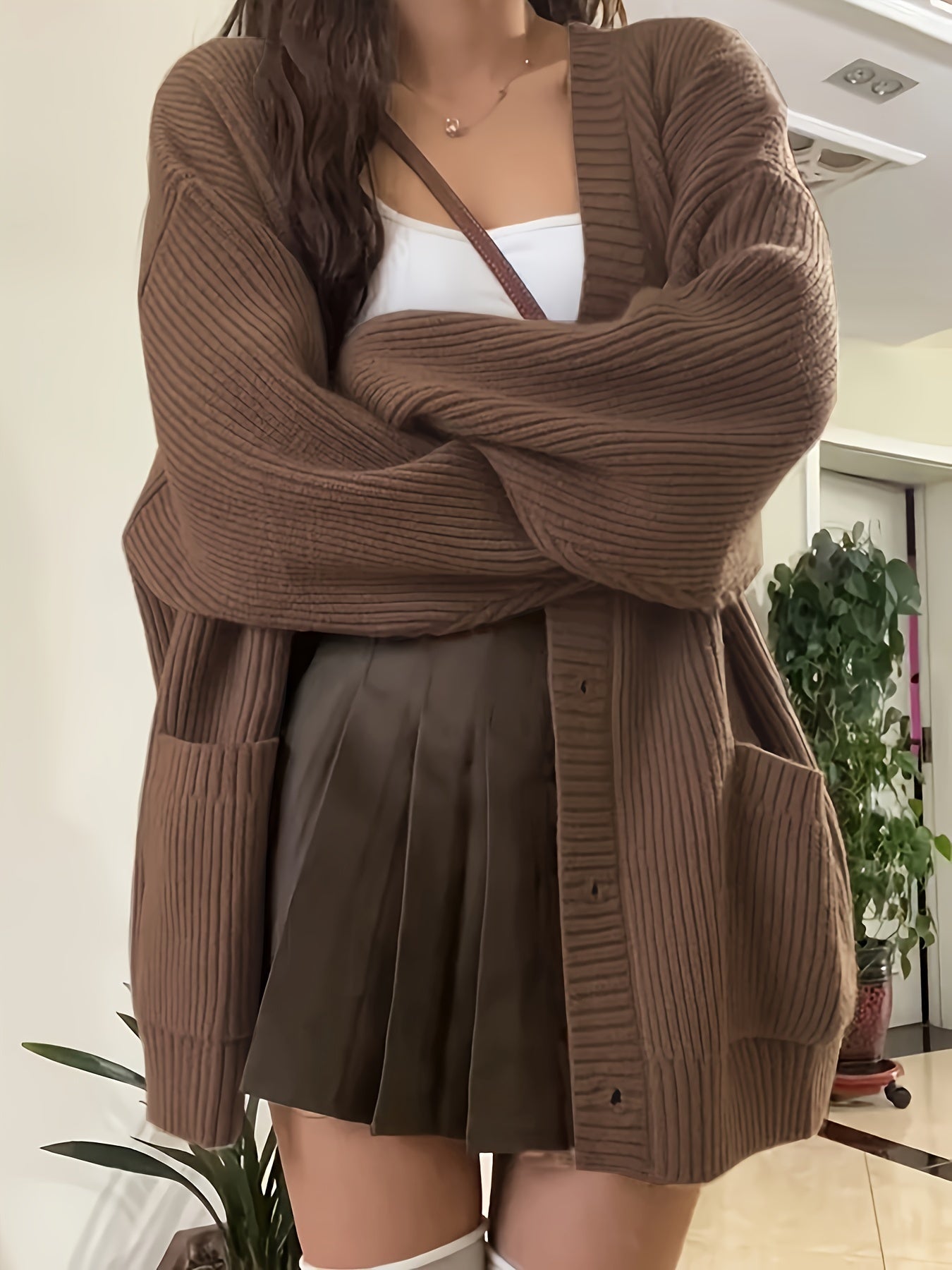Kaffeefarbene Strickjacke mit Knöpfen - Lise
