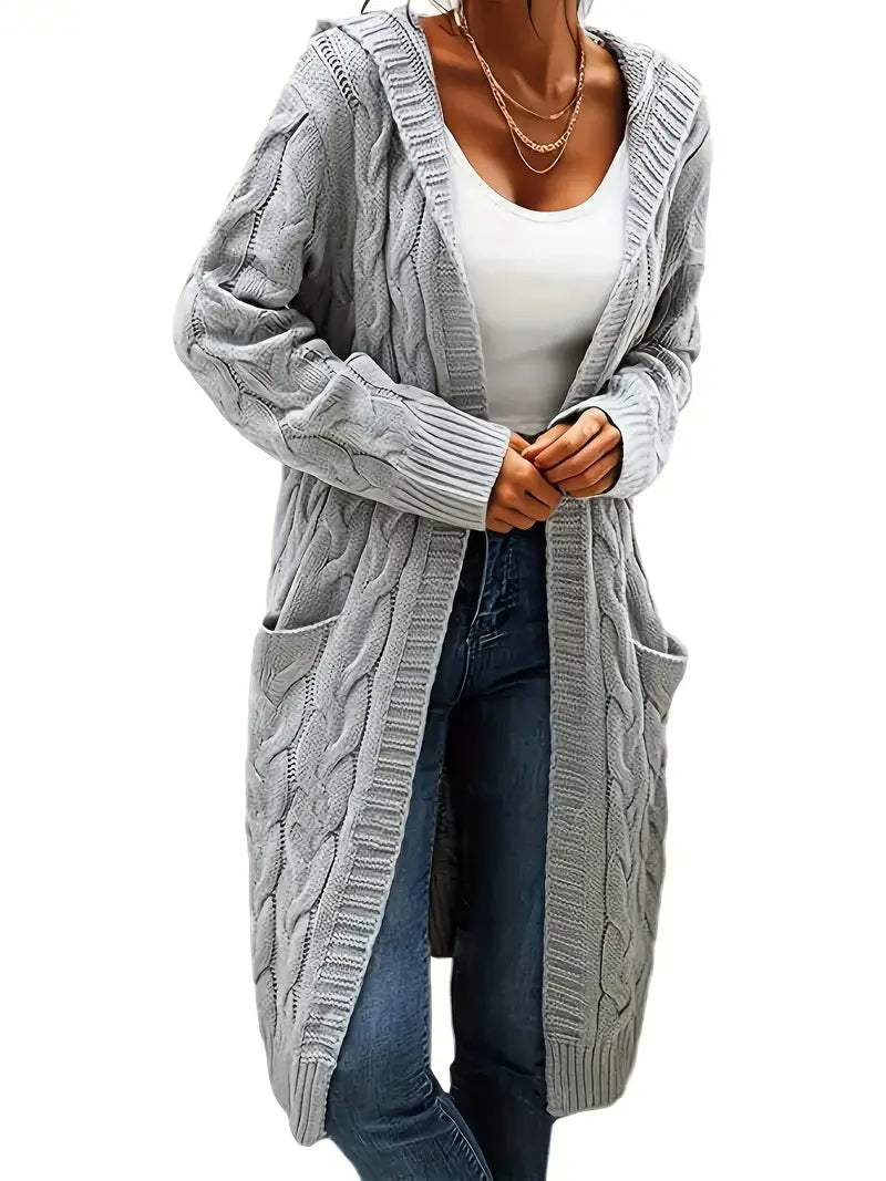 Schwarze Strick-Kapuzenjacke mit Zopfmuster – Nora