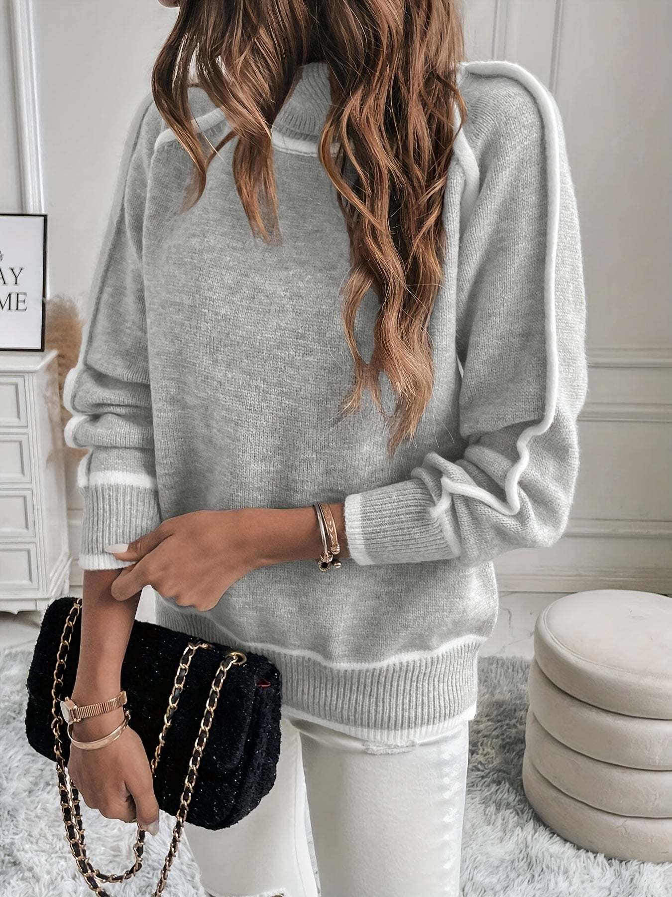 Hellgrauer Rollkragenpullover mit Kontrastdetails - Lina