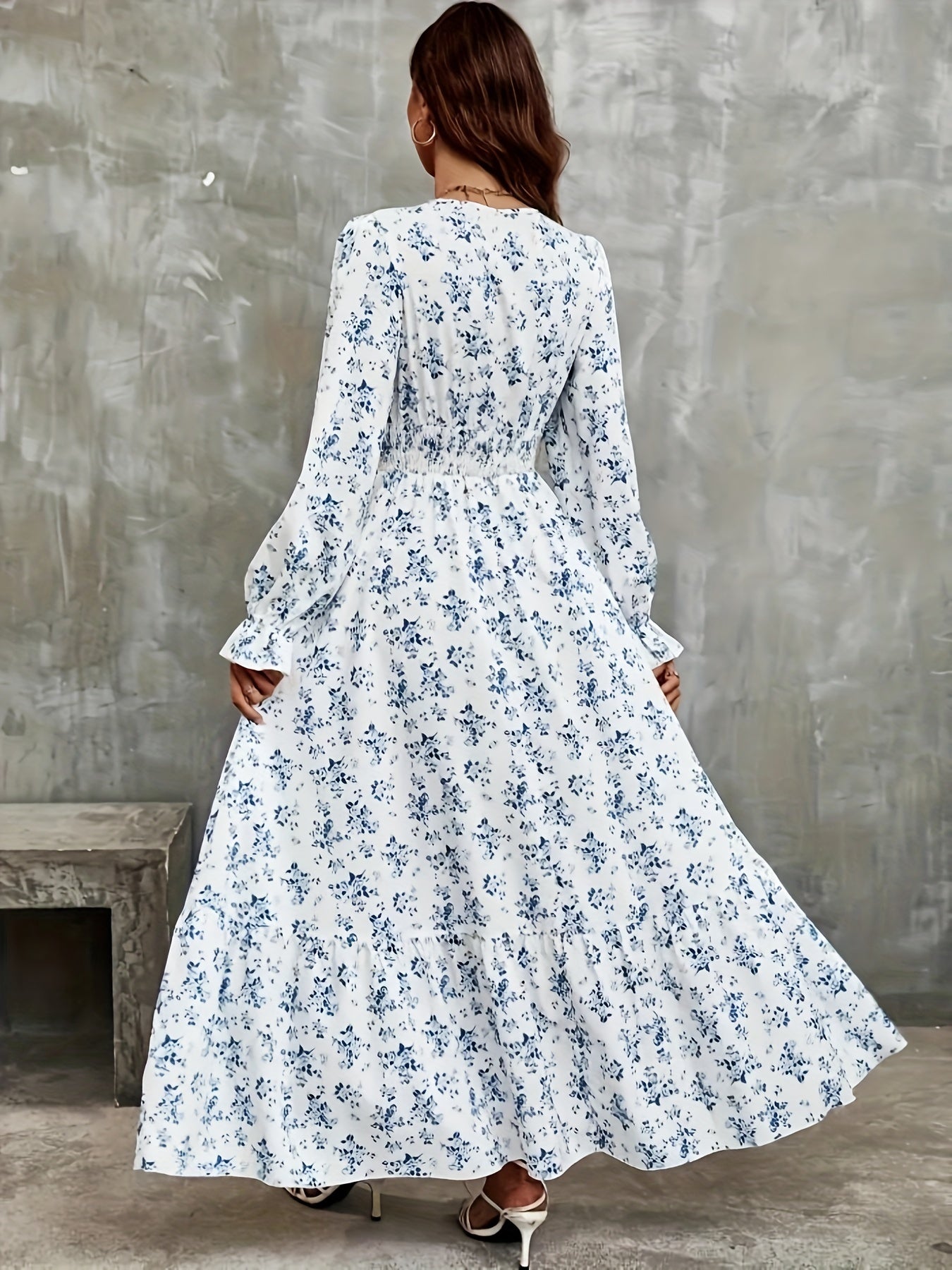 Weißes Blumenkleid mit Rüschen - Fleur