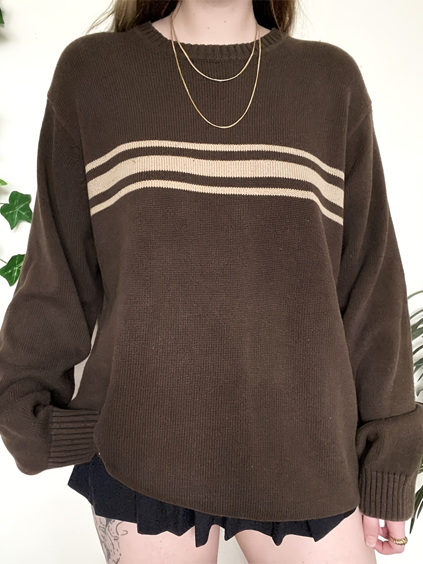 Dunkelbrauner Gestreifter Pullover mit Rundhalsausschnitt - Tess