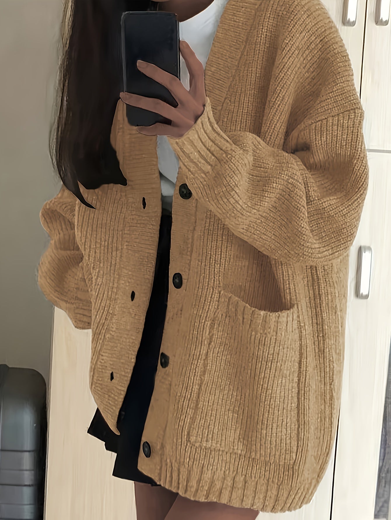 Kaffeefarbene Strickjacke mit Knöpfen - Lise