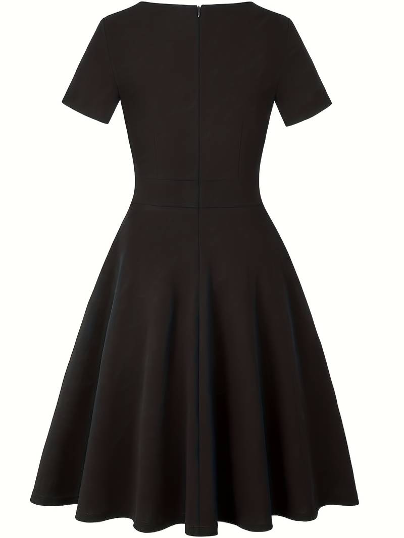 Eva's Blaues Kleid mit Kontrastierender Spitze und Akzentuierter Taille