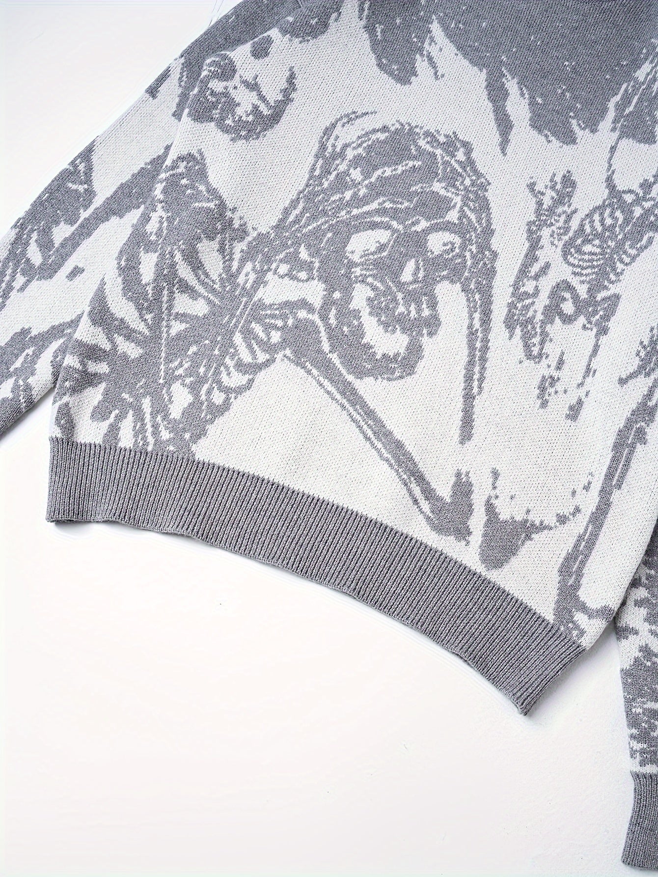 Schwarzer Strickpullover mit Totenkopf-Print - Finn