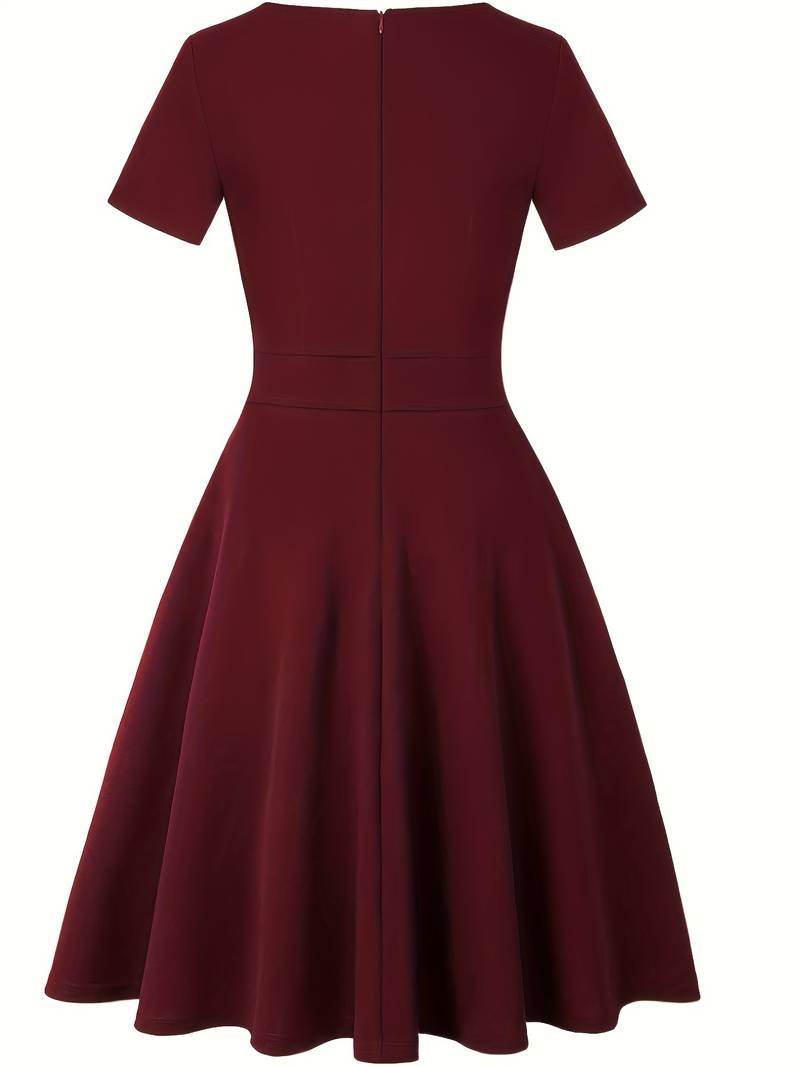 Eva's Blaues Kleid mit Kontrastierender Spitze und Akzentuierter Taille