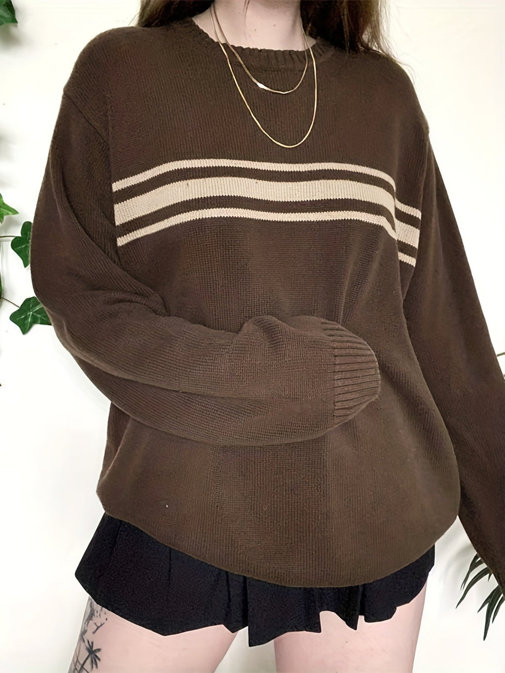 Dunkelbrauner Gestreifter Pullover mit Rundhalsausschnitt - Tess