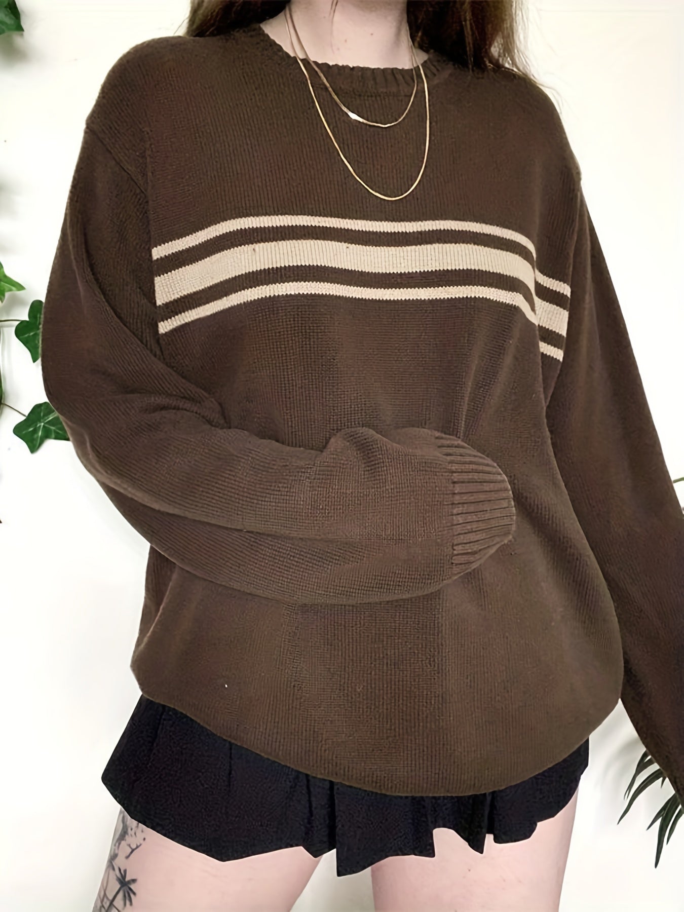 Dunkelbrauner Gestreifter Pullover mit Rundhalsausschnitt - Tess