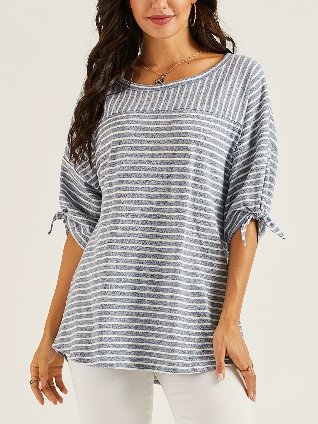 Graues Gestreiftes T-Shirt mit Knotendetail - Jade