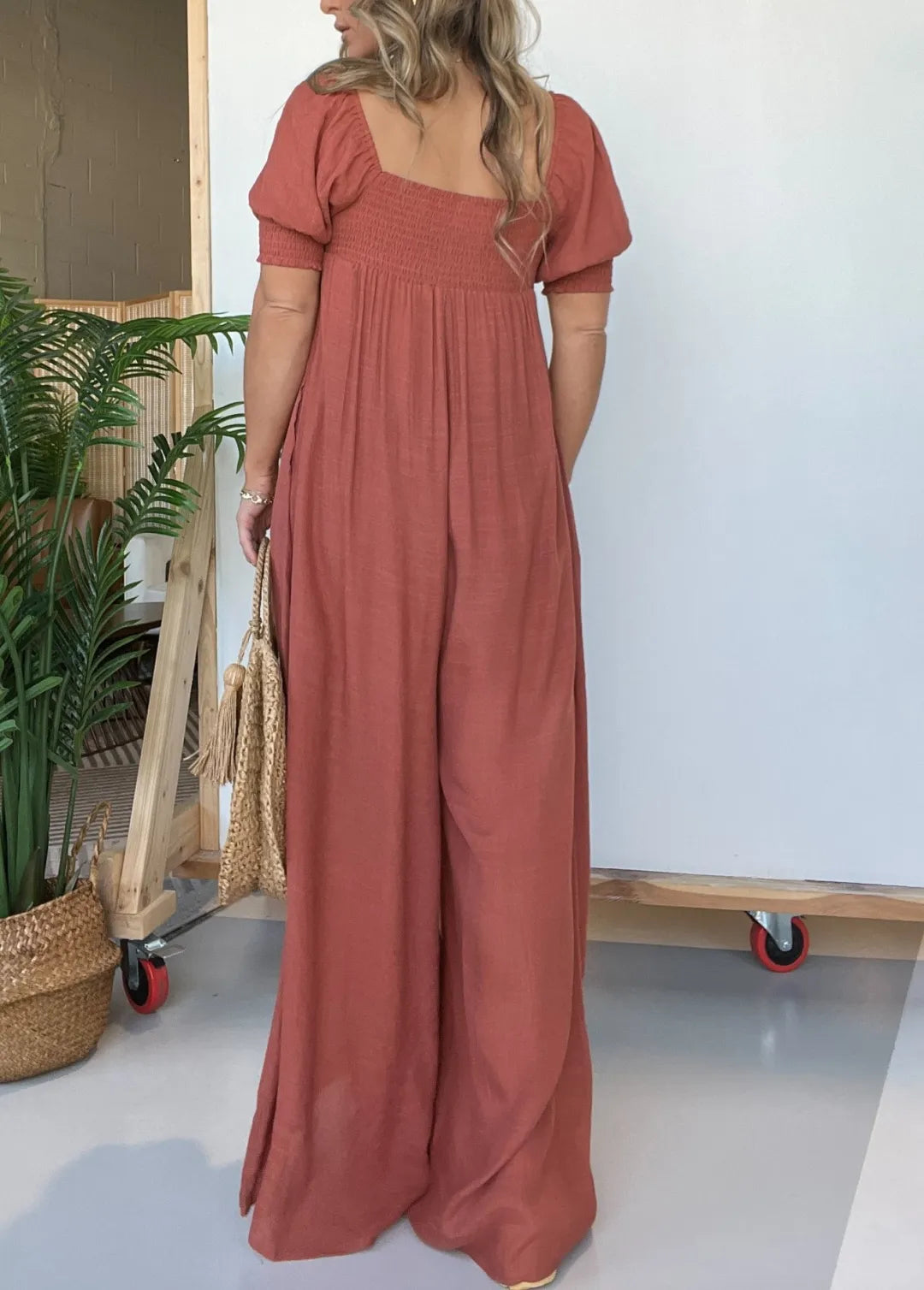 Eloise - Rostfarbener Jumpsuit mit quadratischem Ausschnitt und gerafftem Oberteil
