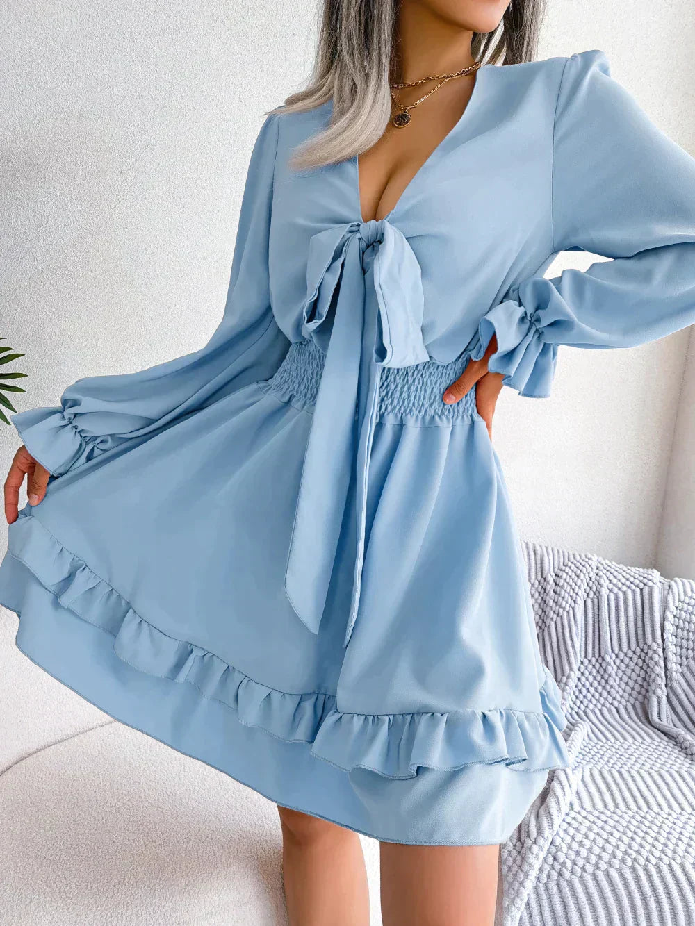 Bibi - Rosa Kleid mit Tiefer Ausschnitt und Rüschen