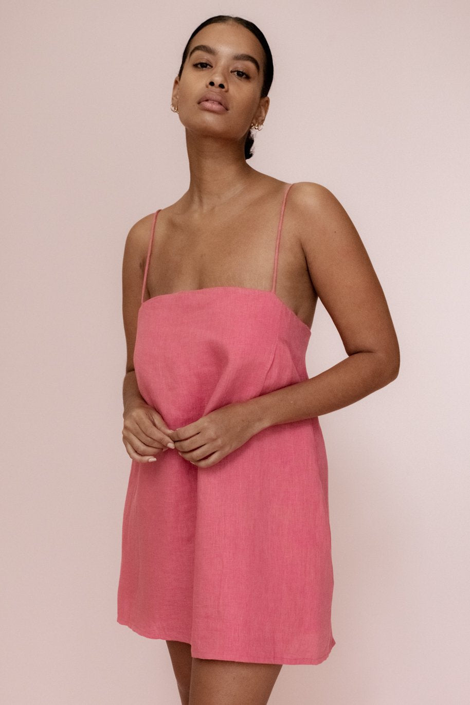 Isla - Kurzes Sommerkleid mit Trägern Schwarz