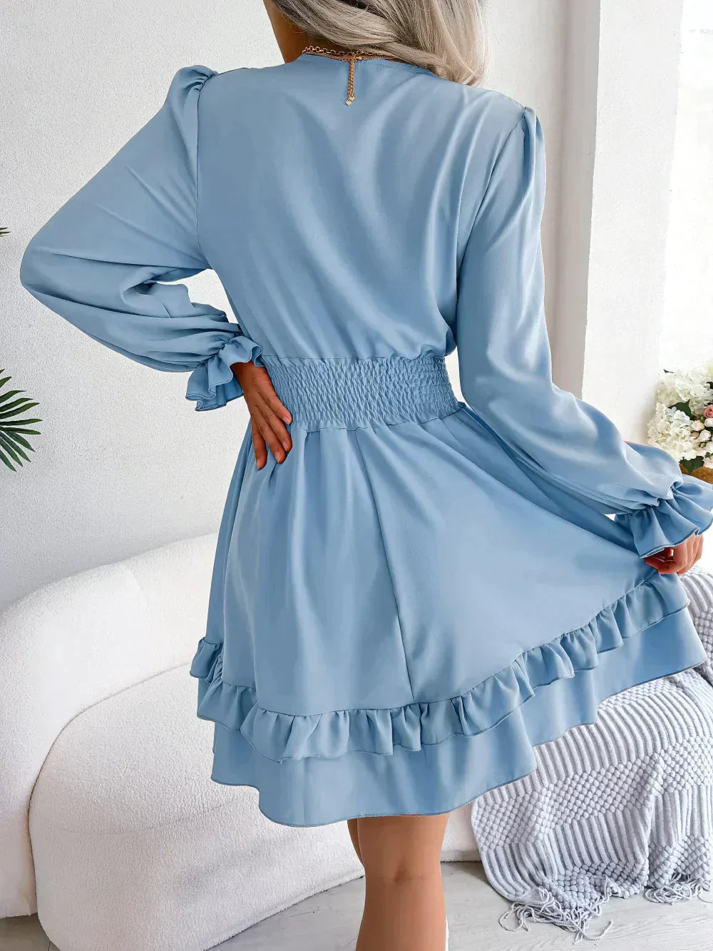 Bibi - Rosa Kleid mit Tiefer Ausschnitt und Rüschen