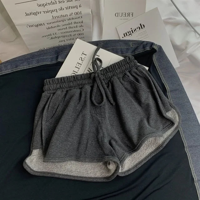 Nicki - Graue lässige High-Waist-Shorts