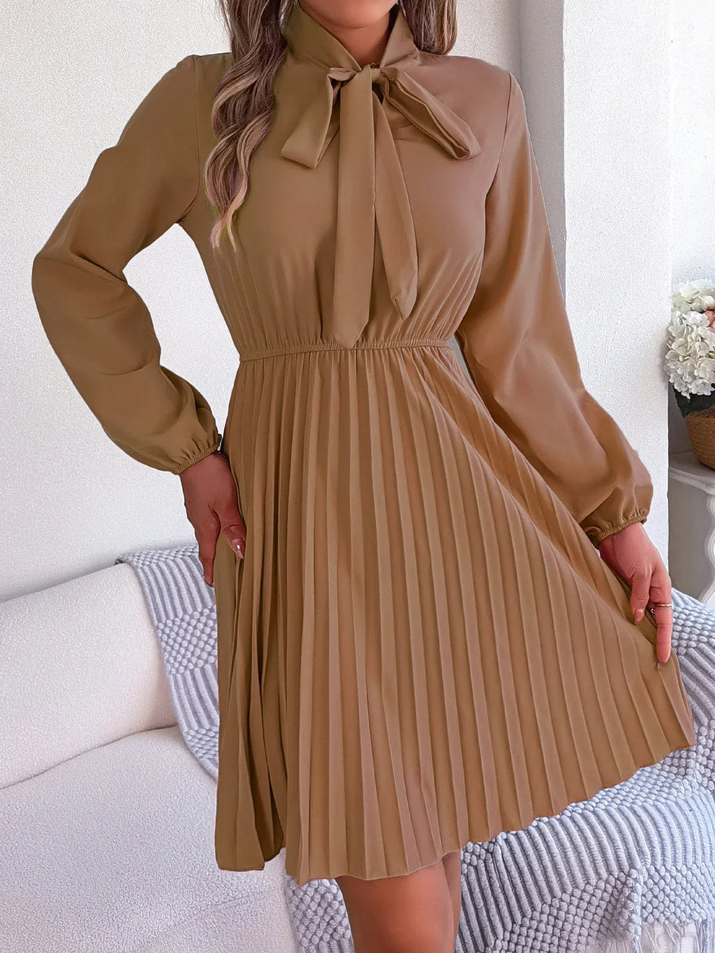 Mabel - Elegantes Rotes Chiffonkleid mit Schleife