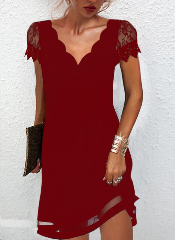 Schwarzes Shift-Kleid mit Kurzen Ärmeln und Spitze - Evy