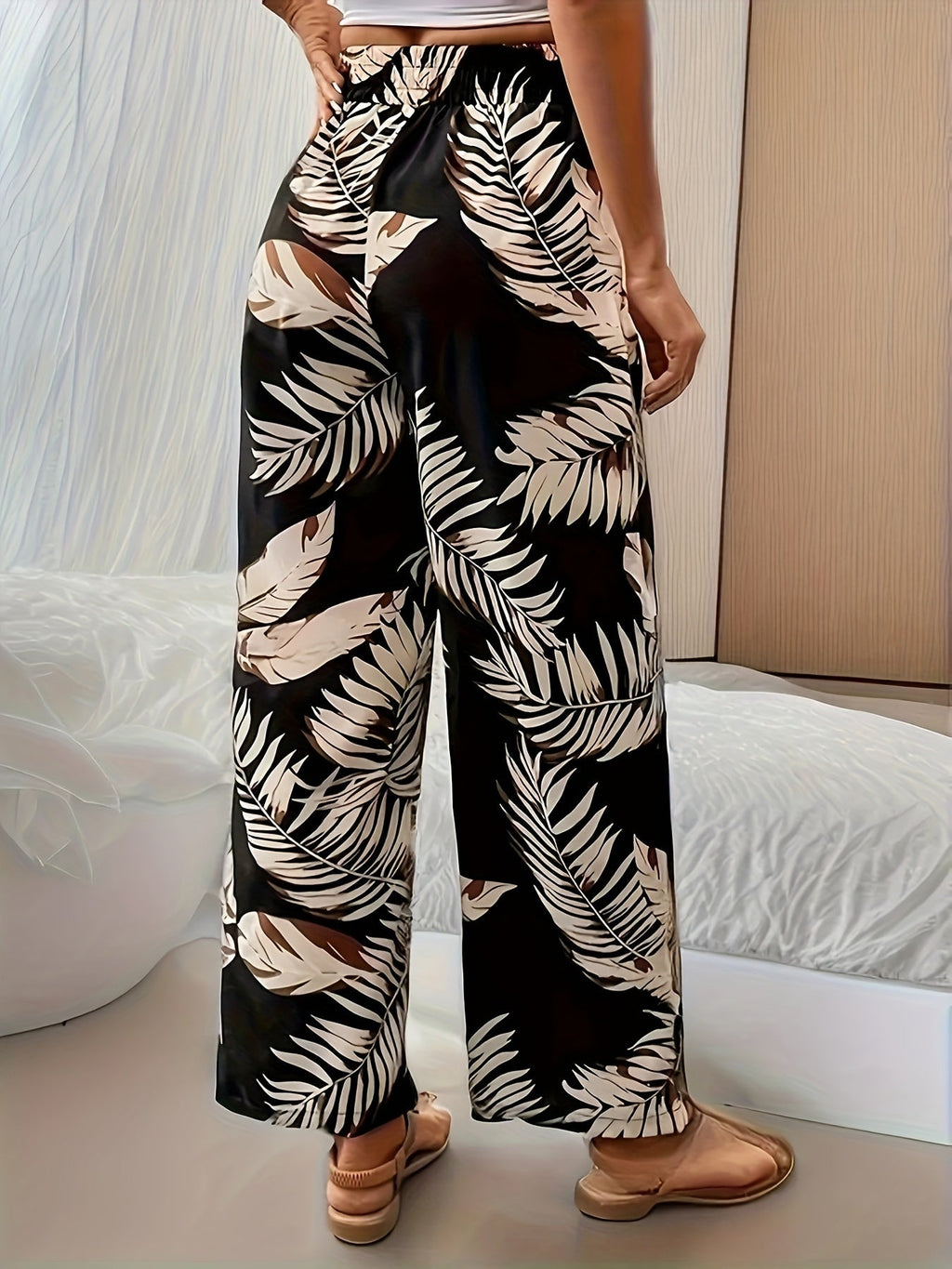 Schwarze Weite Hose mit Botanischem Print - Lotte