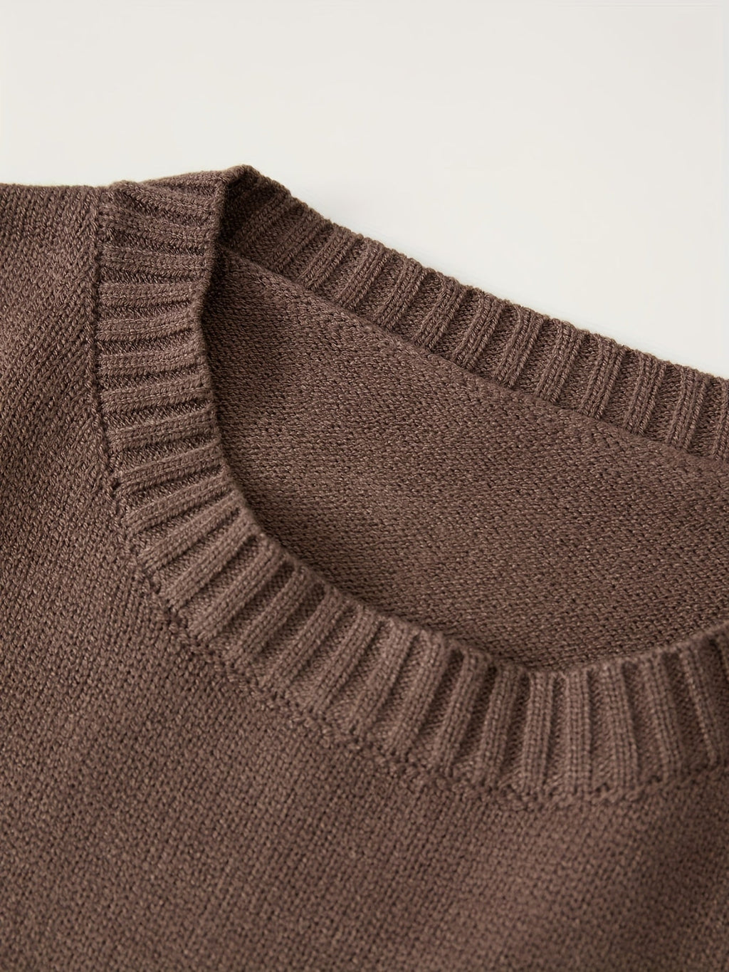 Dunkelbrauner Gestreifter Pullover mit Rundhalsausschnitt - Tess
