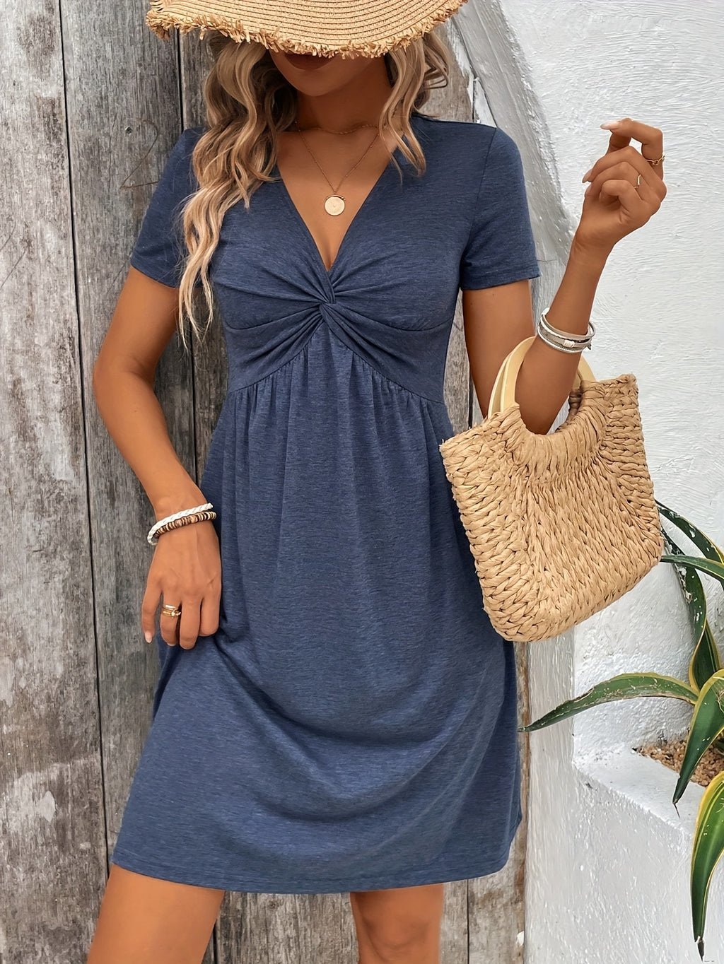 Marineblaues Rüschenkleid mit V-Ausschnitt - Ella