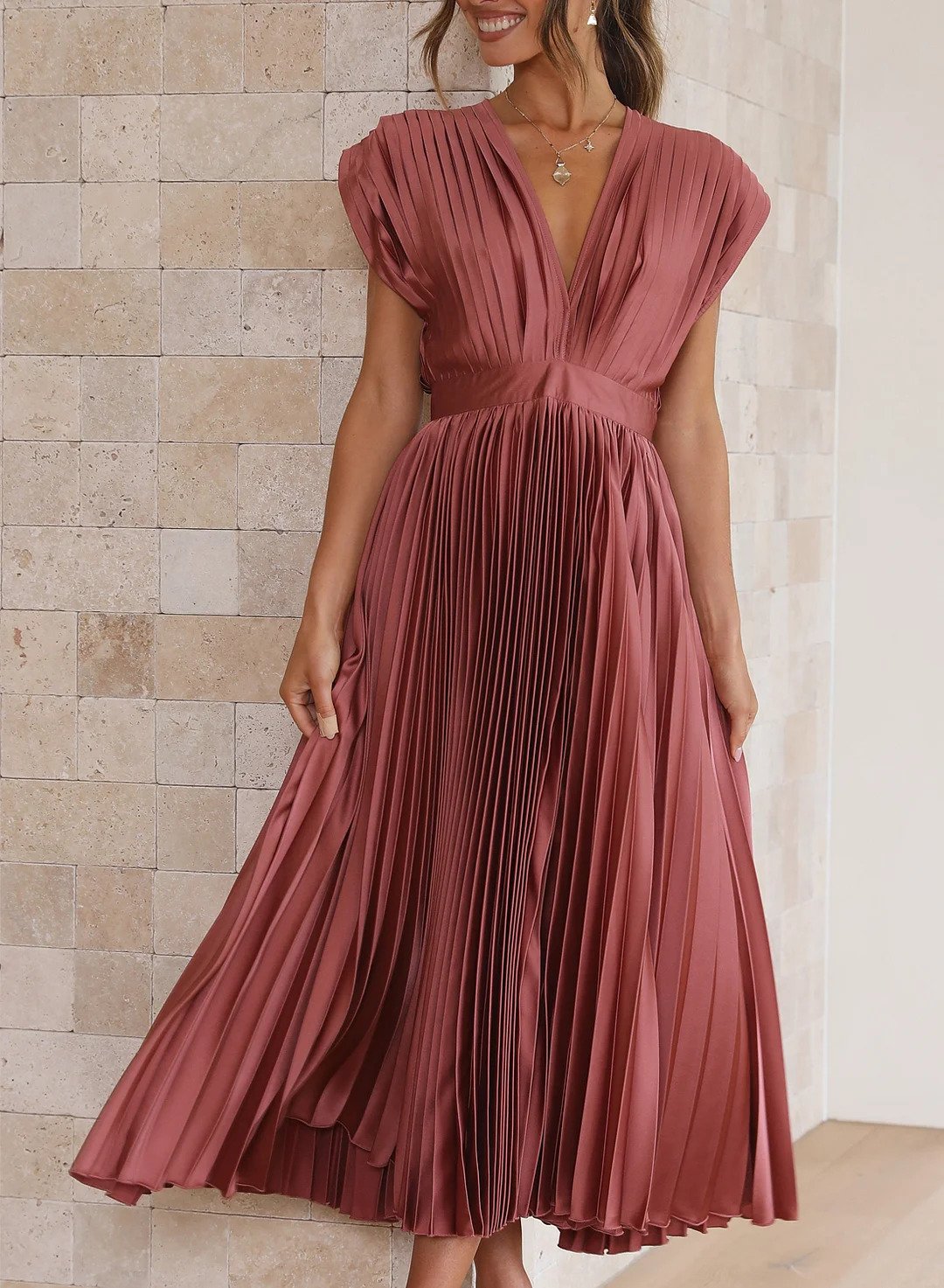 Aria - Grünes Maxikleid mit kurzen Ärmeln