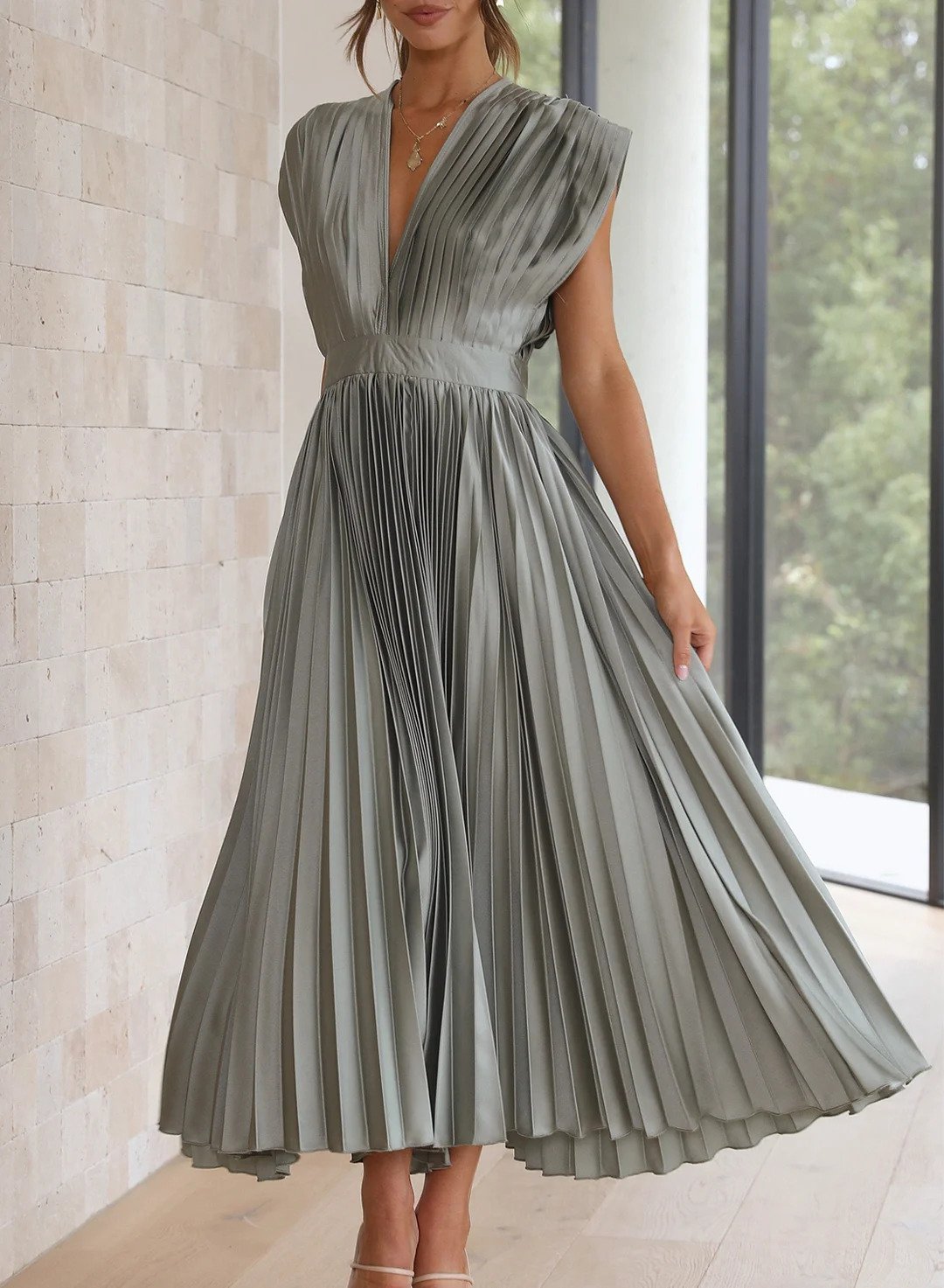 Aria - Grünes Maxikleid mit kurzen Ärmeln