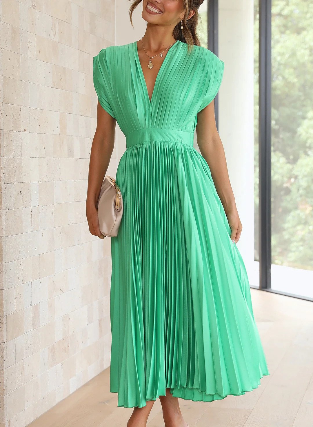 Aria - Grünes Maxikleid mit kurzen Ärmeln
