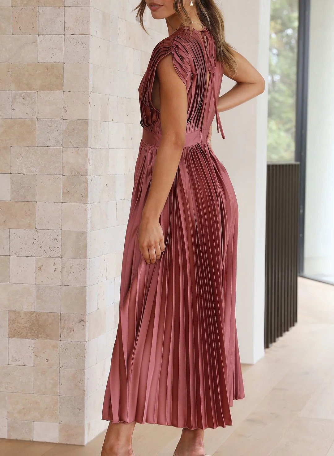 Aria - Grünes Maxikleid mit kurzen Ärmeln