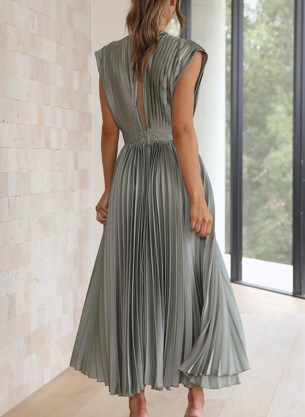 Aria - Grünes Maxikleid mit kurzen Ärmeln