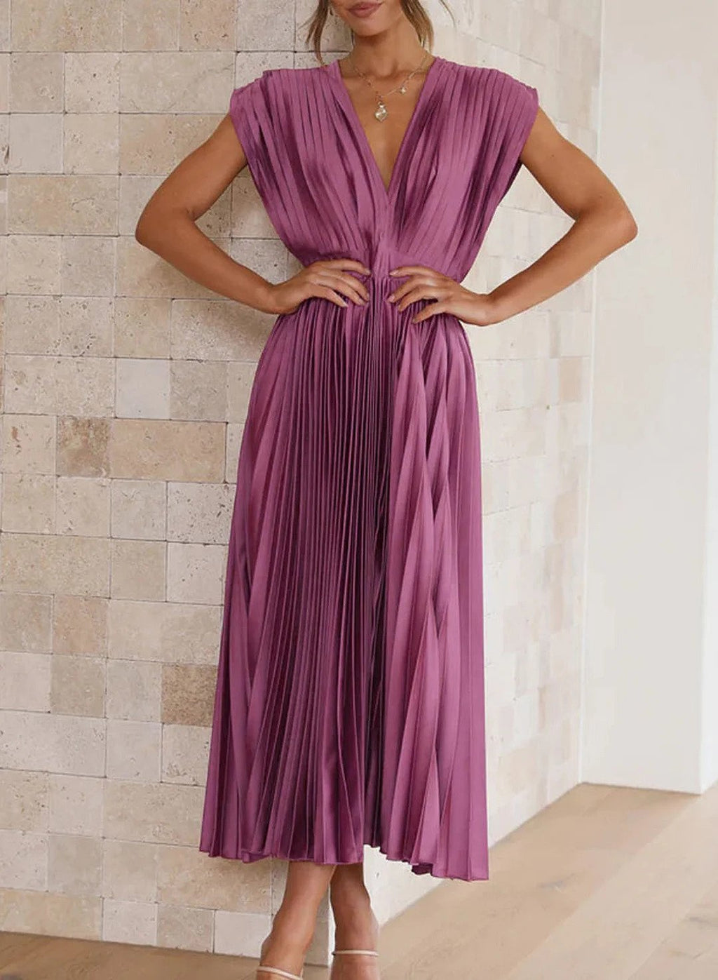 Aria - Grünes Maxikleid mit kurzen Ärmeln