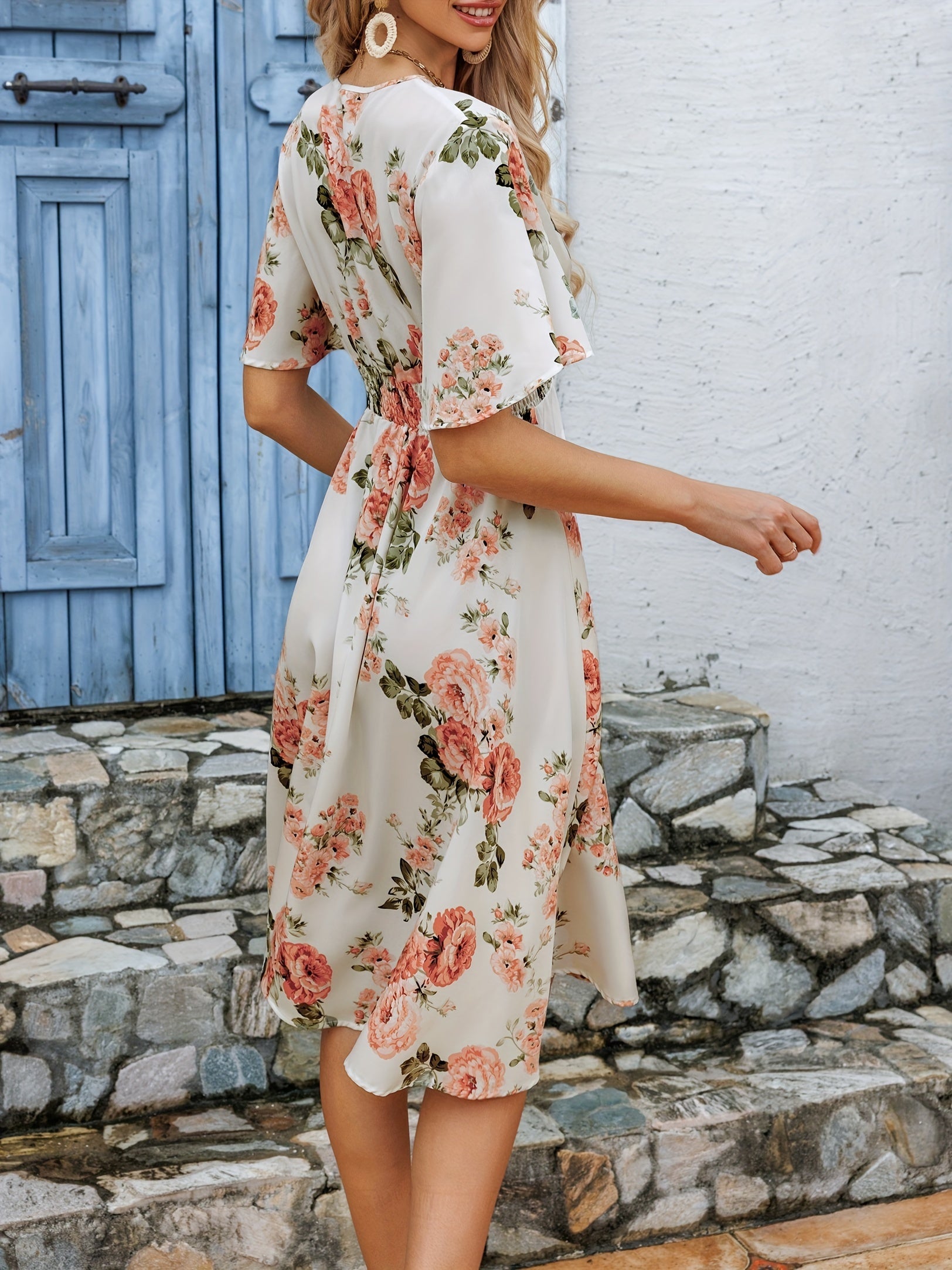 Apricotfarbenes V-Ausschnitt Kleid - Mila