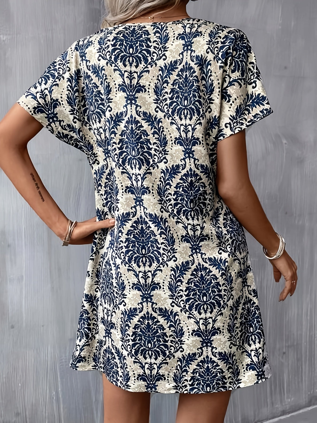 Blaues Ethno-Blumenkleid mit Kerbkragen - Mila