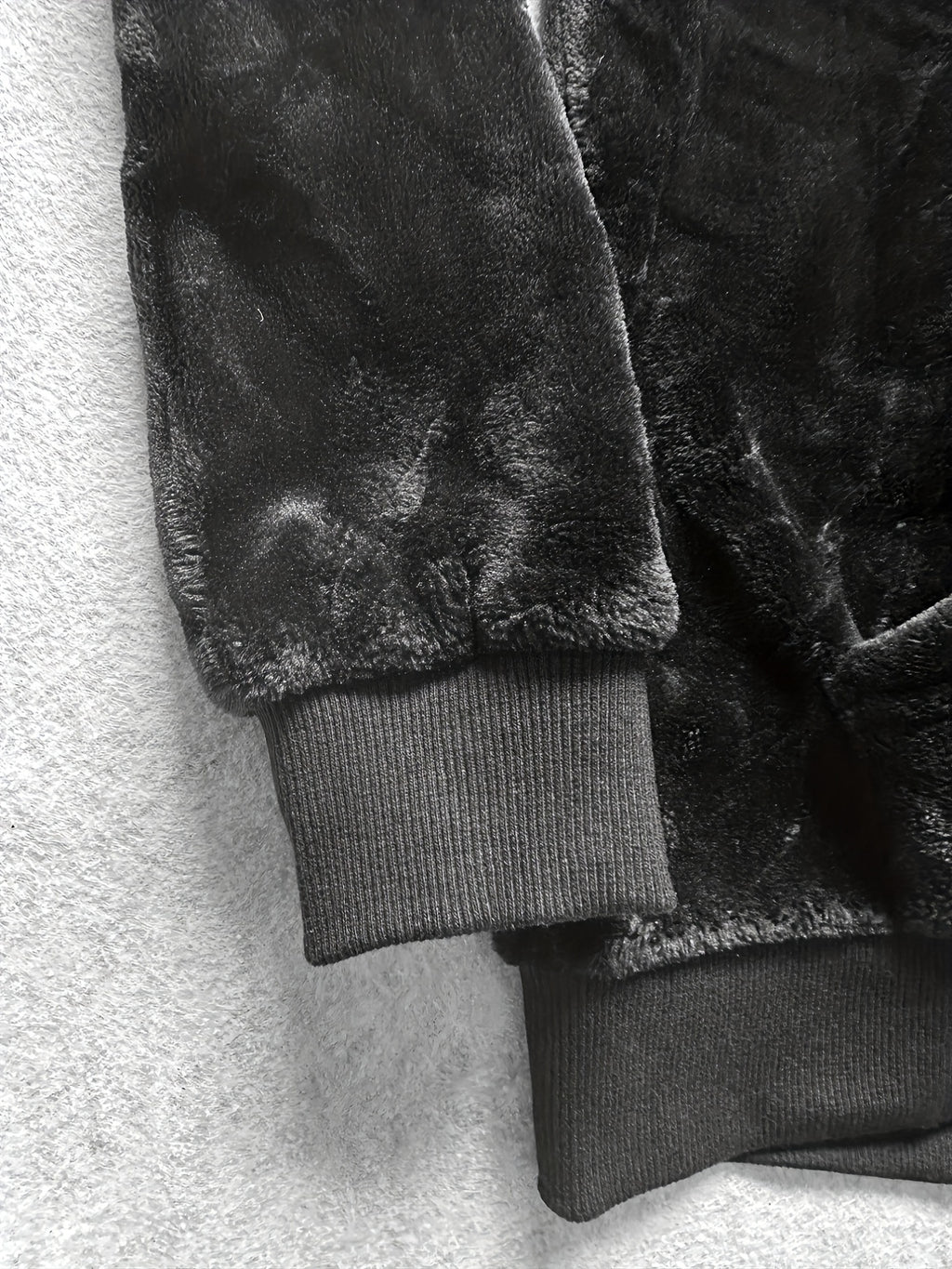 Schwarze Kapuzenjacke mit Plüschfutter - Leon