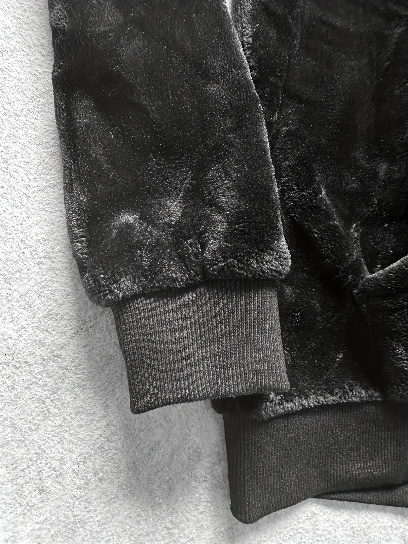 Schwarze Kapuzenjacke mit Plüschfutter - Leon