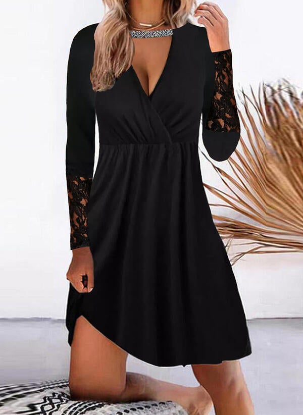 Schwarzes V-Ausschnitt Kleid mit Langen Ärmeln - Emma