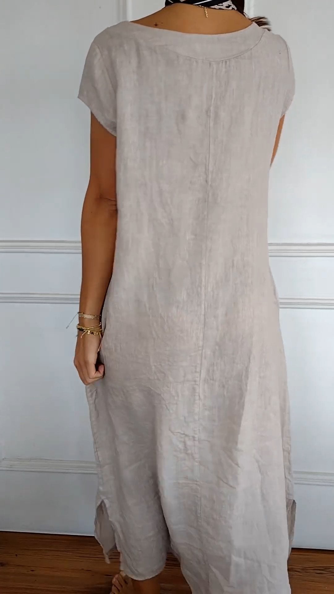 Loreen - Weiße Kleid mit Rundhalsausschnitt und Taschen