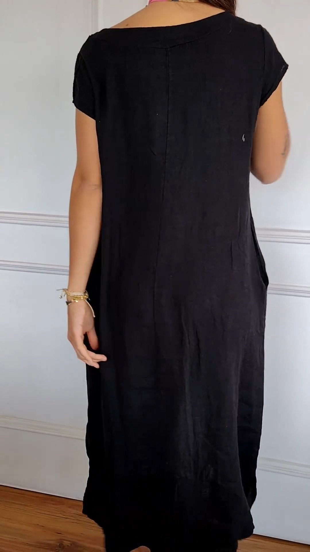 Loreen - Weiße Kleid mit Rundhalsausschnitt und Taschen